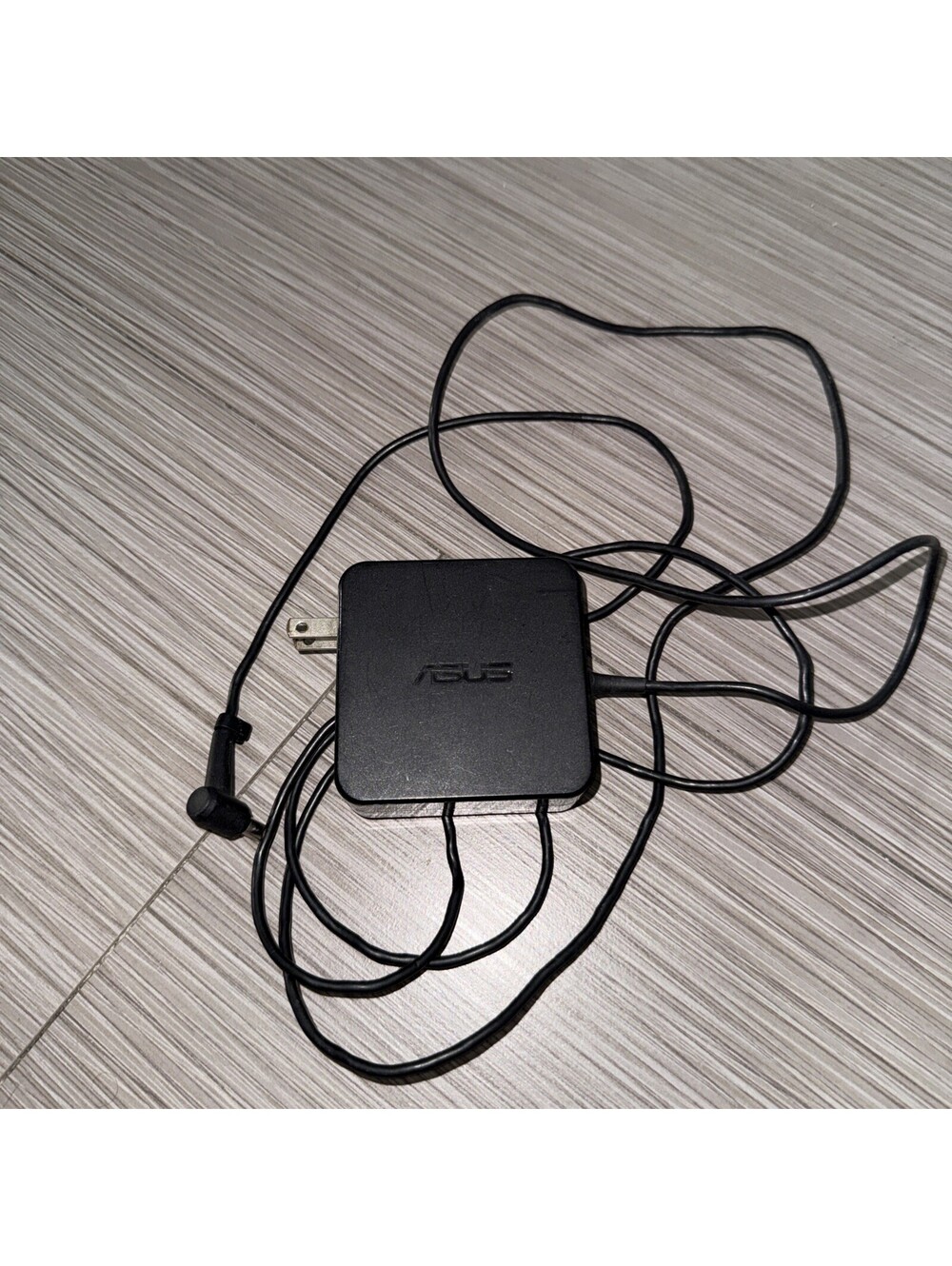 Genuine 45W Asus AC DC Wall Adapter Model AD883J20 W15-045N2A 19V 2.37A OEM